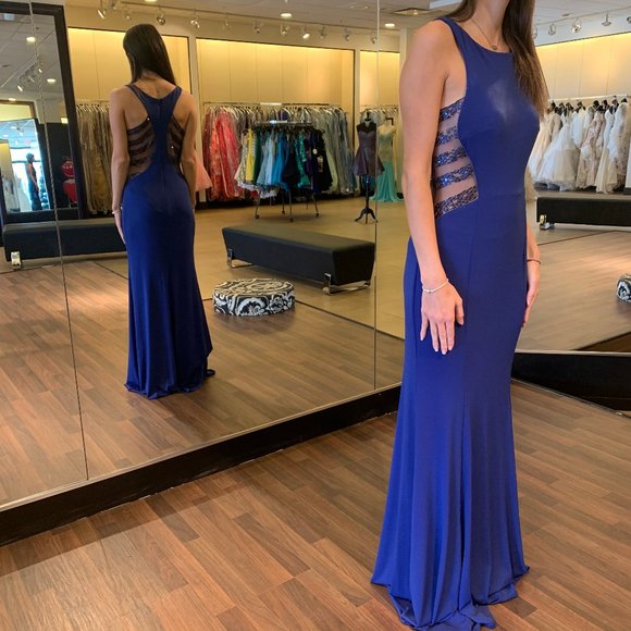 jersey gown with sheer sides and back panels. - Picture 2 of 2